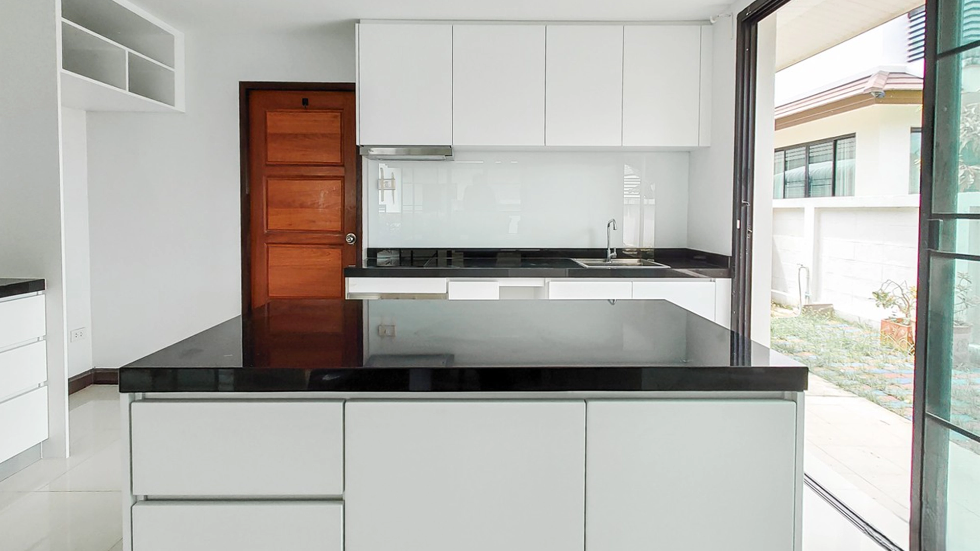 Khun Wan Kitchen –  <br> The Elegance of Compact Living